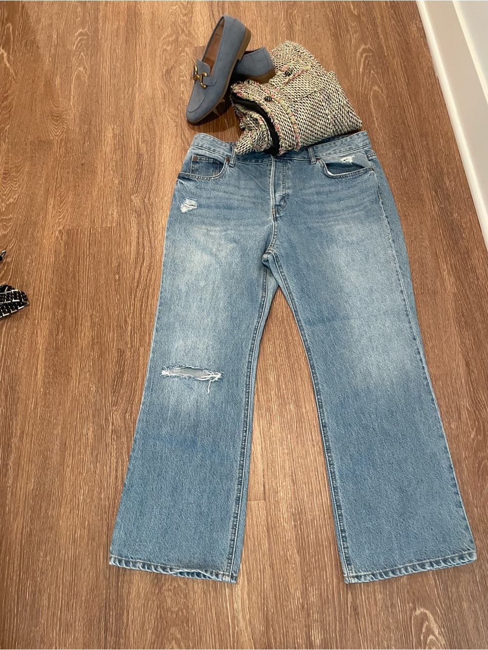 H&M Women's Light Blue Distressed Straight-Leg Jeans